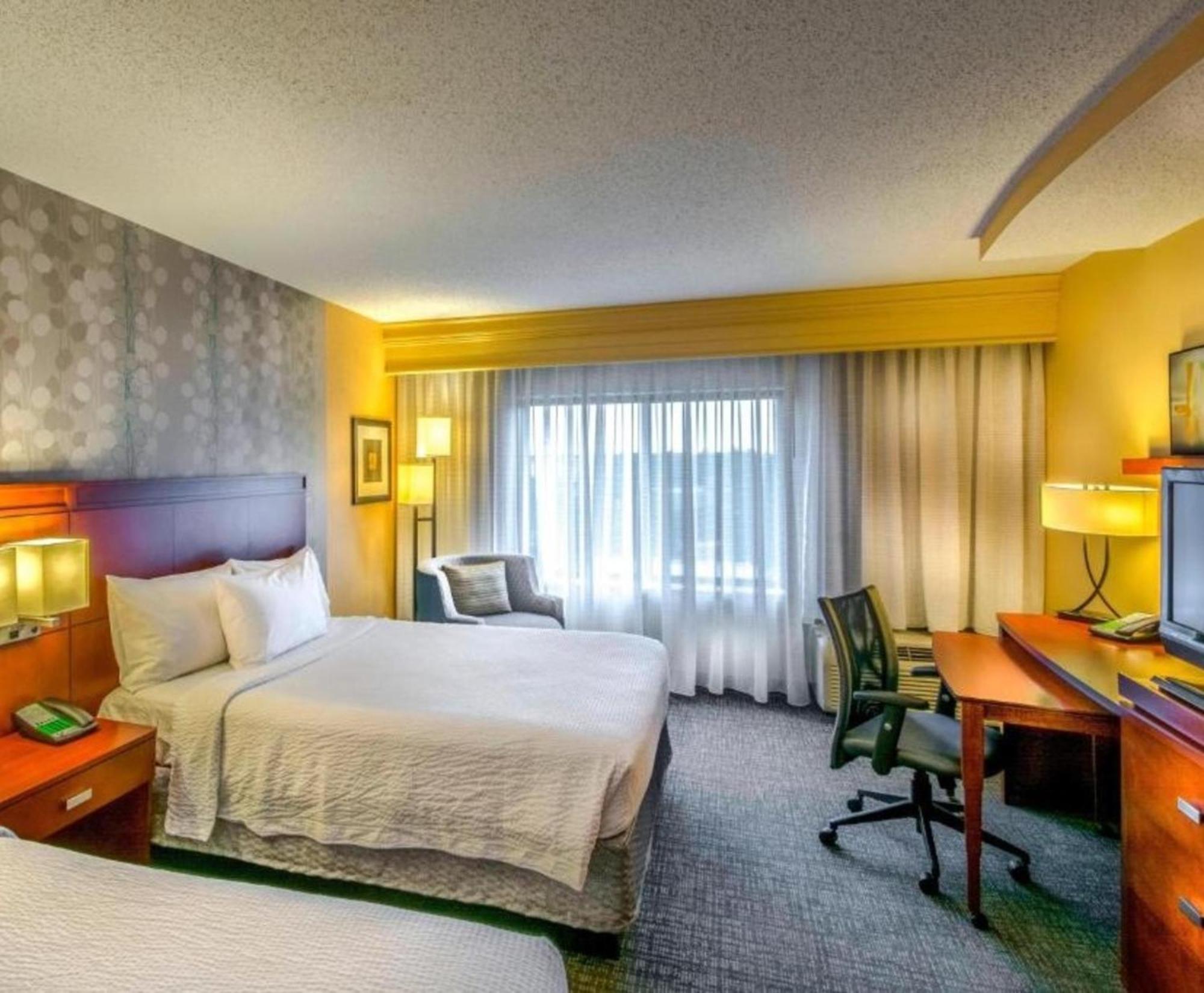 Courtyard Greensboro Airport Екстер'єр фото