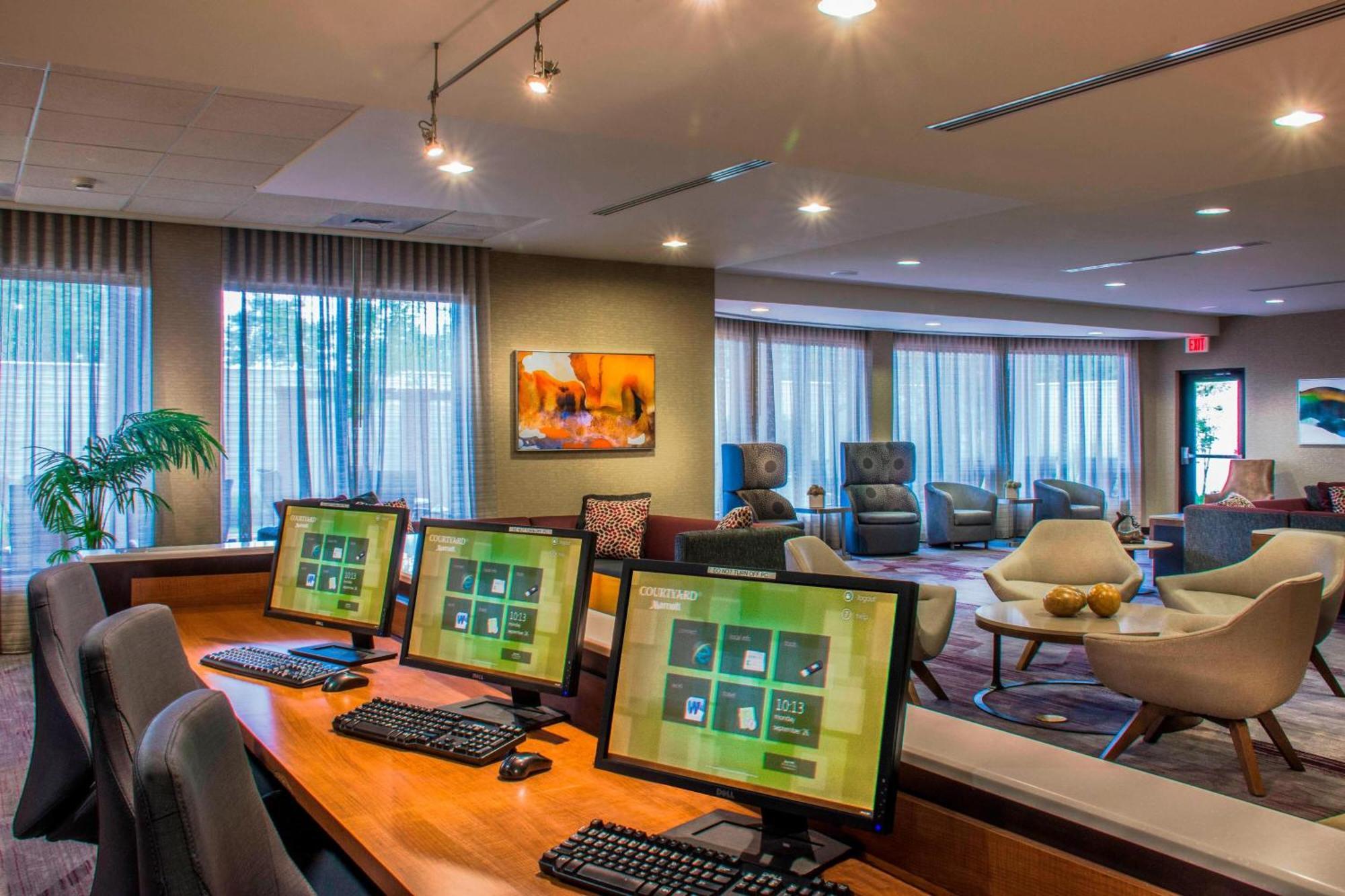 Courtyard Greensboro Airport Екстер'єр фото