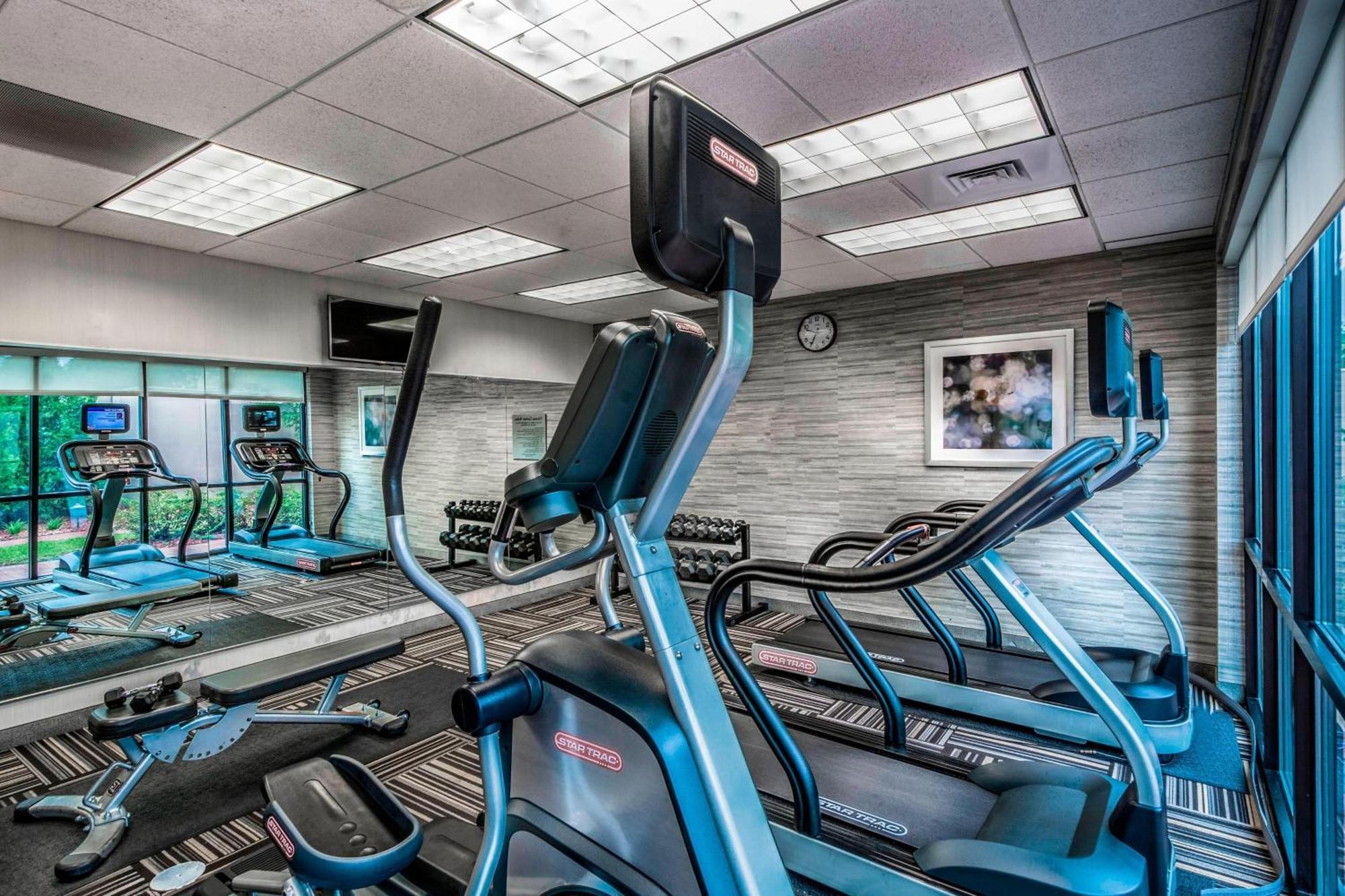 Courtyard Greensboro Airport Екстер'єр фото