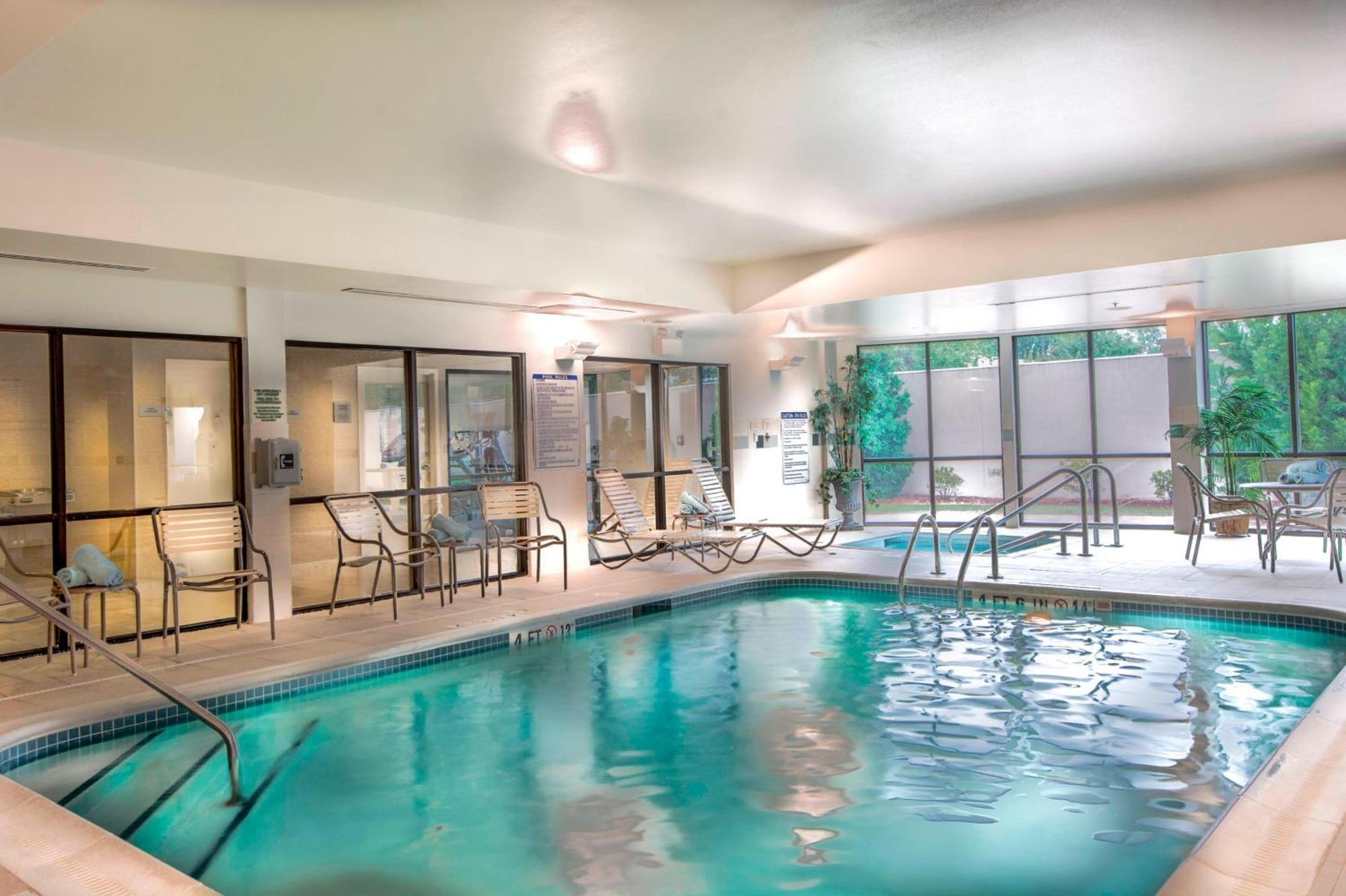 Courtyard Greensboro Airport Екстер'єр фото