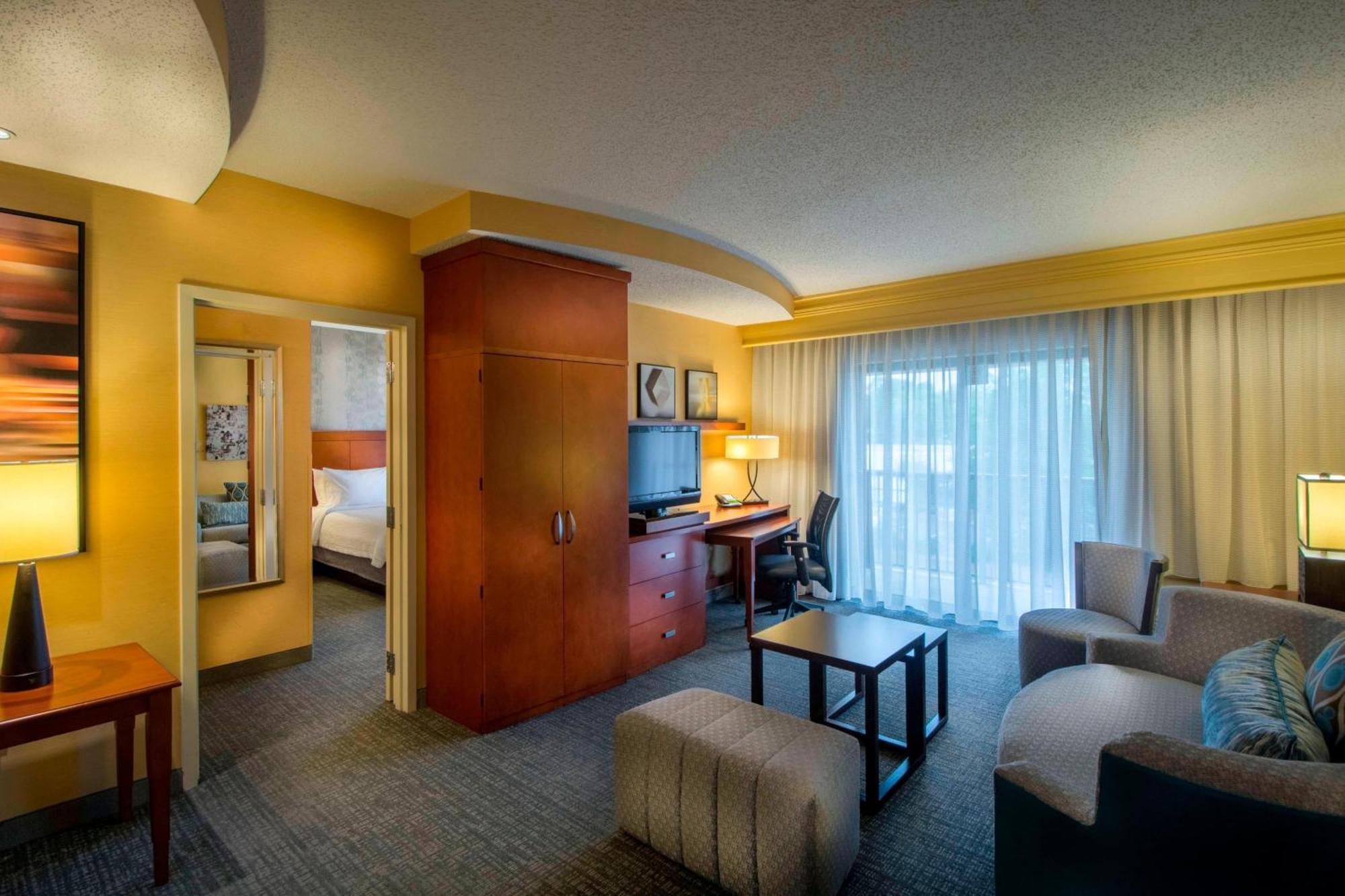 Courtyard Greensboro Airport Екстер'єр фото