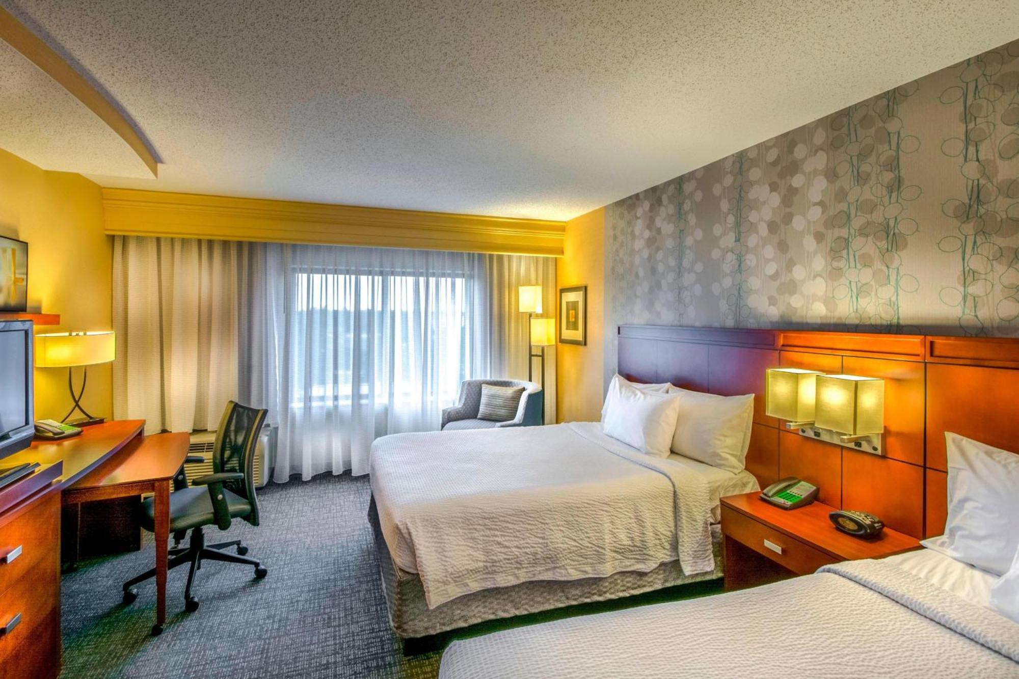 Courtyard Greensboro Airport Екстер'єр фото