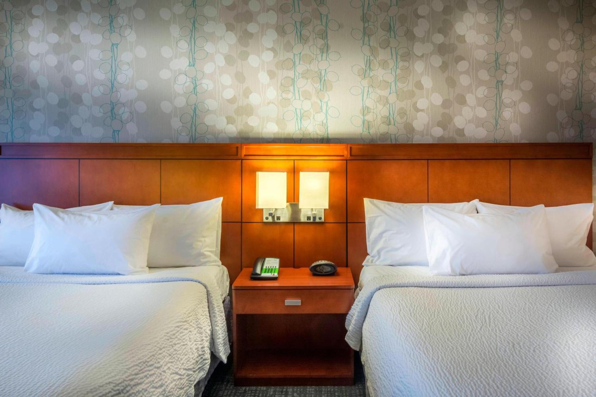 Courtyard Greensboro Airport Екстер'єр фото