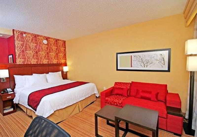 Courtyard Greensboro Airport Екстер'єр фото