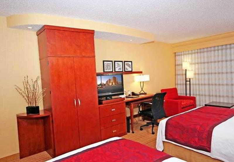 Courtyard Greensboro Airport Екстер'єр фото