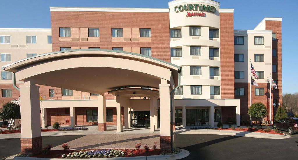 Courtyard Greensboro Airport Екстер'єр фото